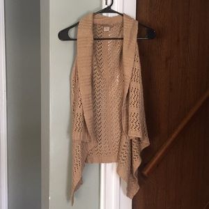 Art and Soul Tan sweater vest size M